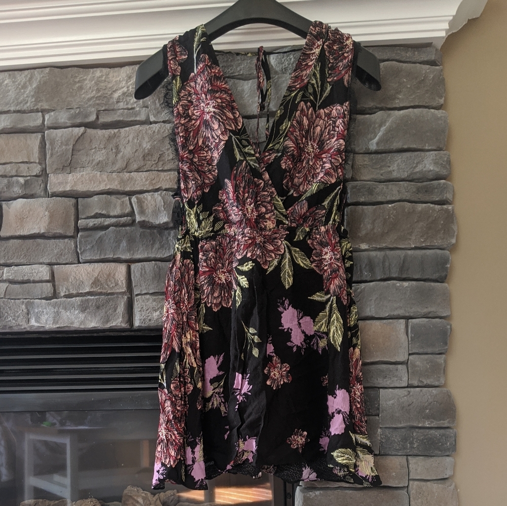 Flower Summer Dress with Lace Detail - size S